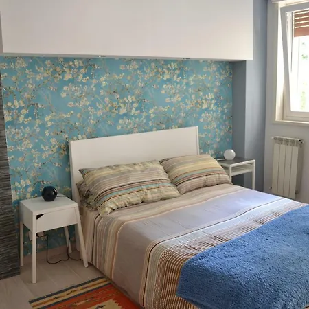 Apartment Time Gogh